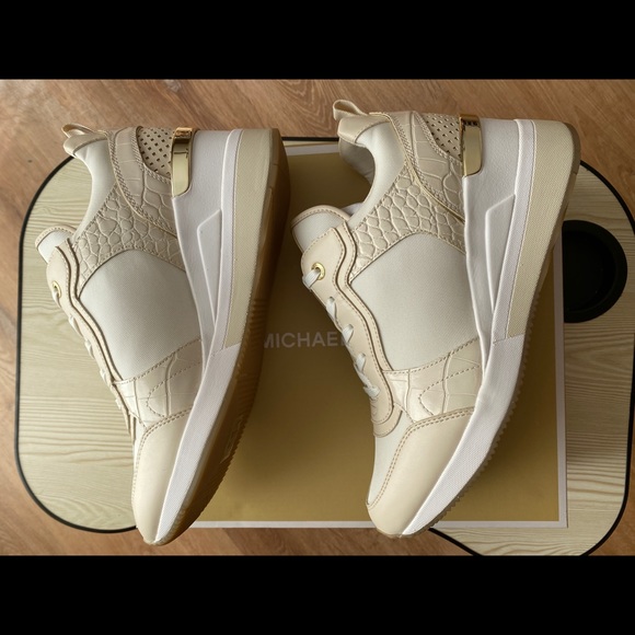 NWT MK Crista Canvas & Crocodile Embossed Trainer - Picture 7 of 10